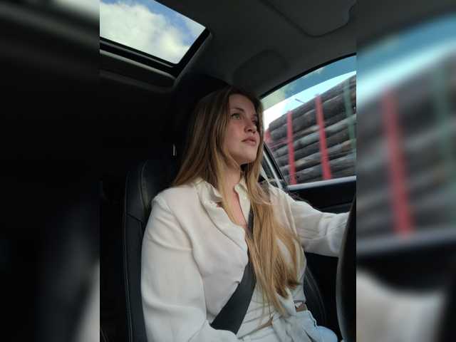 Broadcast screenshots LEILA-ANGELL