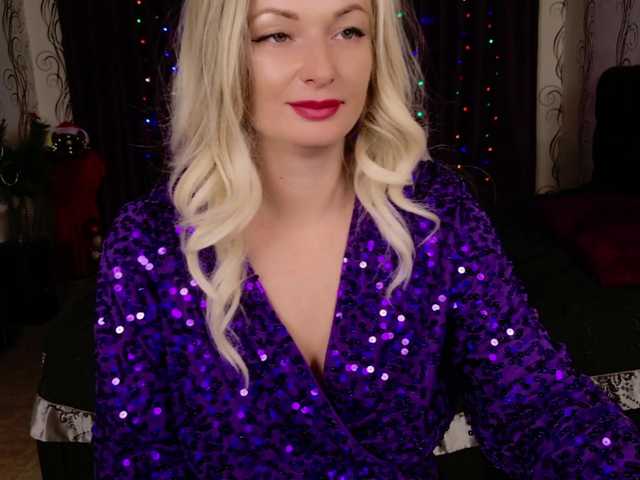 Photos -Horny- Hi! My name is Lisa! Lovense on. Merry Christmas and Happy New Year! Cum together group and pvt @total 888 @sofar 38 @remain 850 rhinestone plug in the ass