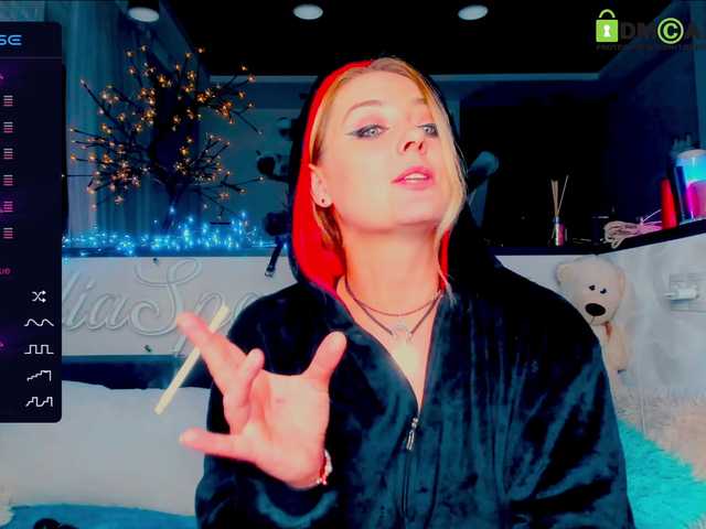 Broadcast screenshots _JuliaSpace_