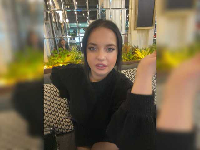 Broadcast screenshots -Louise-