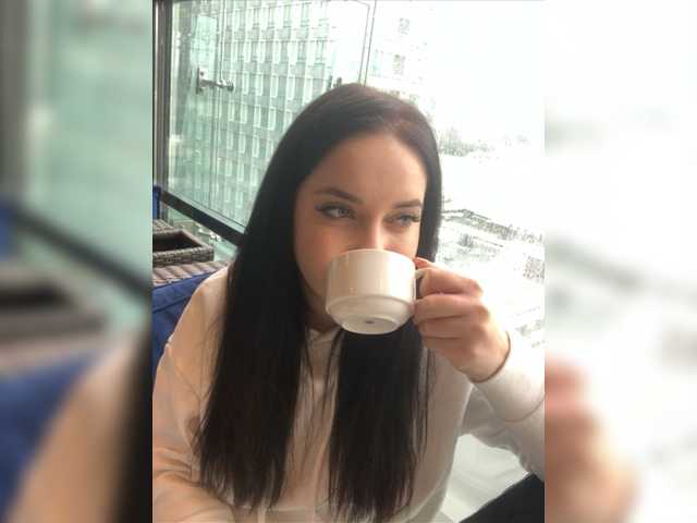 Broadcast screenshots -Louise-