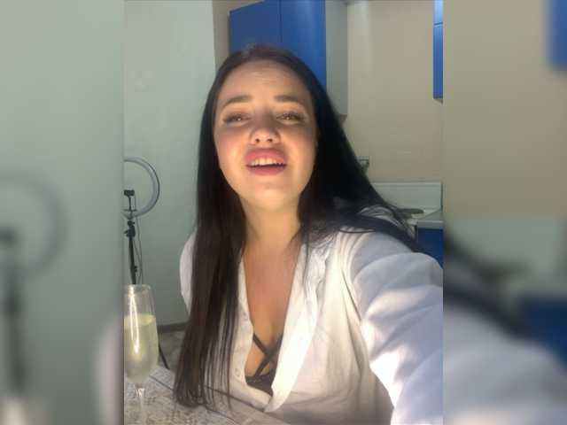 Broadcast screenshots -Louise-