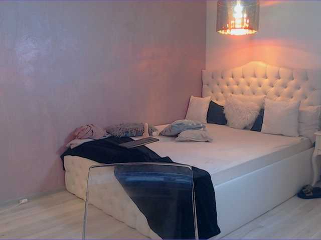 Broadcast screenshots 18CandyLove