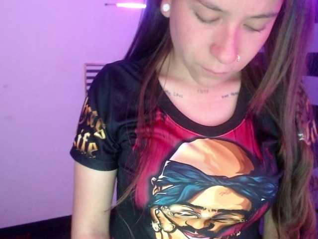 Broadcast screenshots 1ashley