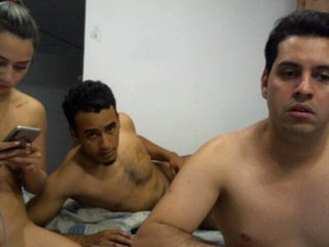 Broadcast screenshots 3somesexy