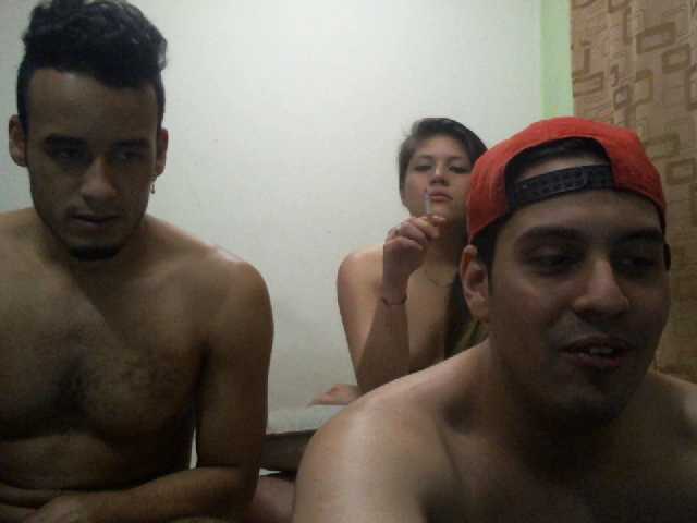 Broadcast screenshots 3somesexy