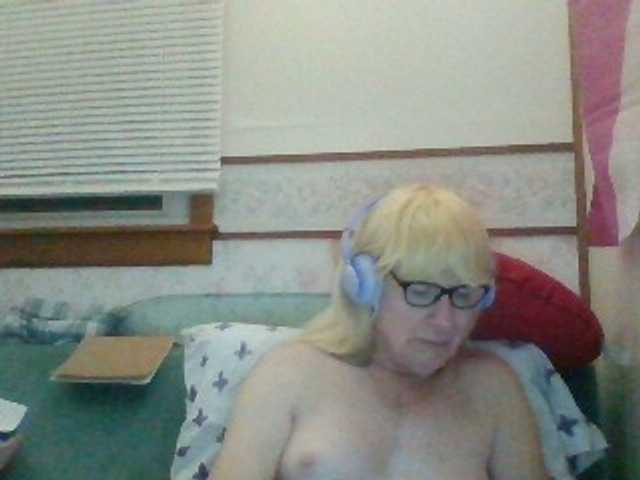 Photos acorn551 Special For 100 tokens watch me strip down to my birthday suit !!!!!TOPIC: Loven if you like my smile any tips if you like me!Show tits---50 TokensShow pussy----110 TokensShow ass--90 TokensLove my smile ---20 tokens Pussy Licker Vib --- 150