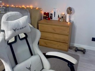 Erotic video chat AdeleLaCroix