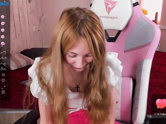Broadcast screenshots AdelinaCowell