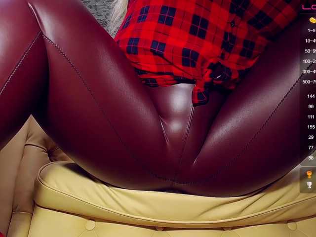 Photos AdelleQueen "♥kiss the floor piece of ****!♥ #bbw #bigboobs #mistress #latex #heels #gorgeous