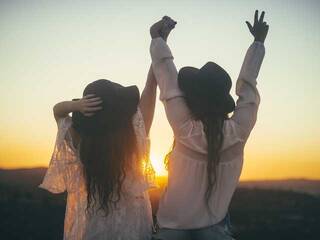 Erotic video chat AgathaAndAmber