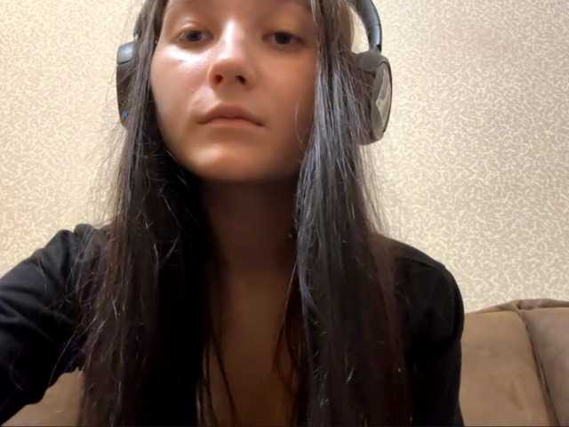 Welcome to my chat room! Feel free to say hi 😊