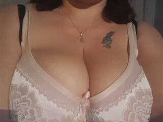 Erotic video chat BigTiti