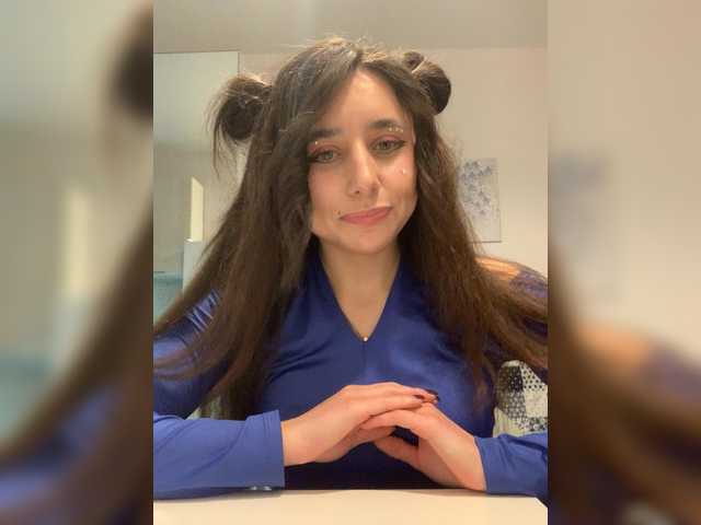 Welcome to my chat room! Feel free to say hi 😊