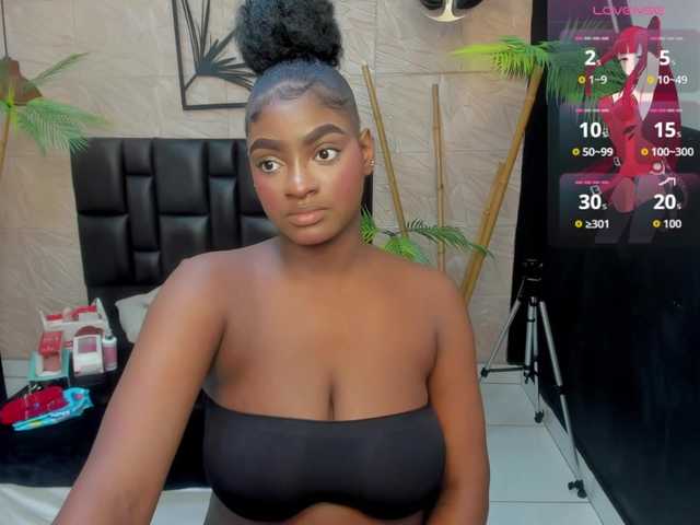 Welcome to my chat room! Feel free to say hi 😊