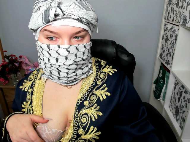 Broadcast screenshots AliceModel