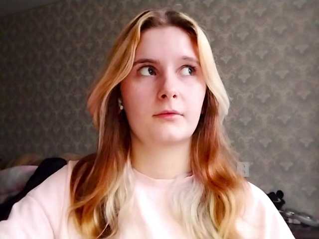 Welcome to my chat room! Feel free to say hi 😊