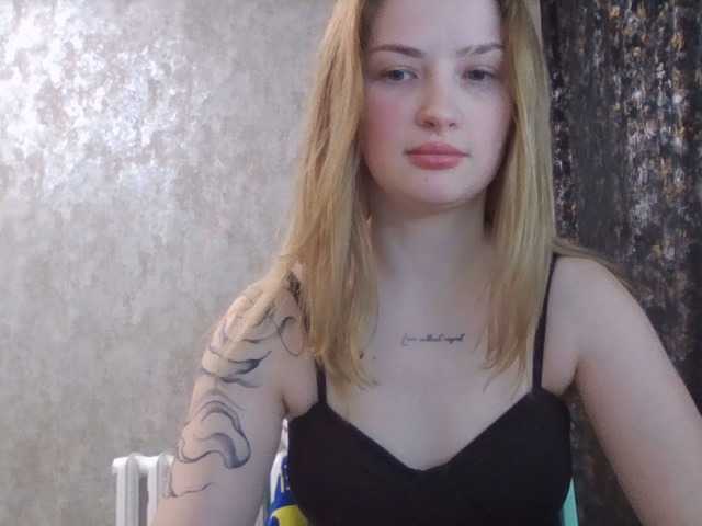 Welcome to my chat room! Feel free to say hi 😊