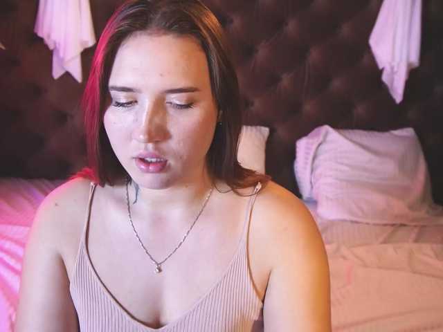 Welcome to my chat room! Feel free to say hi 😊