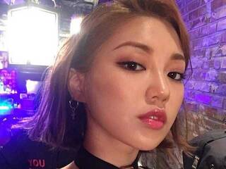 Erotic video chat AmoleLeen1