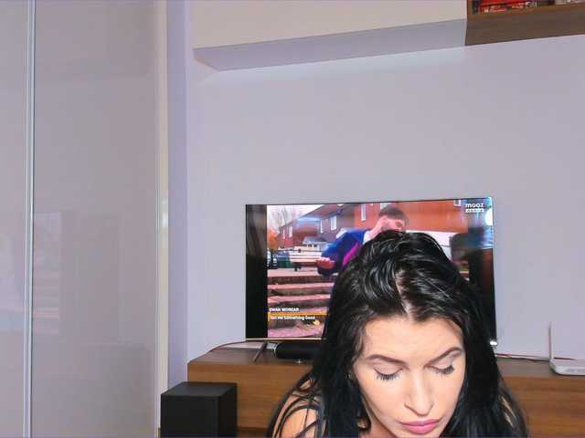Photos AnaBrown Hello! Welcome in my room! LUSH is ON! Let's have some fun together!