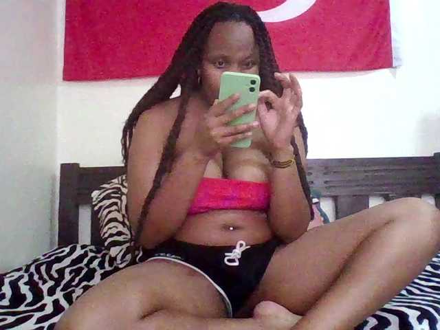 Welcome to my chat room! Feel free to say hi 😊