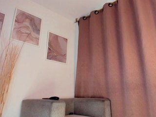 Erotic video chat Angie-Pirs