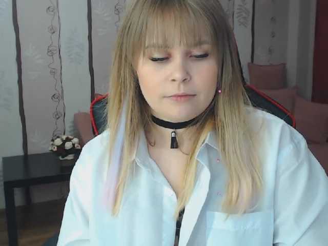Broadcast screenshots Anika-fox
