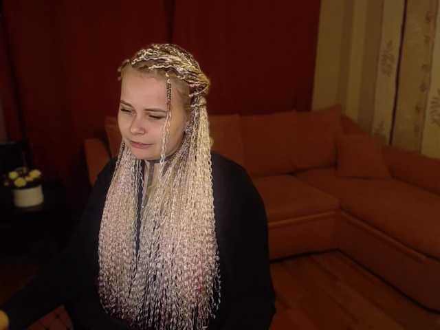 Broadcast screenshots Anika-fox