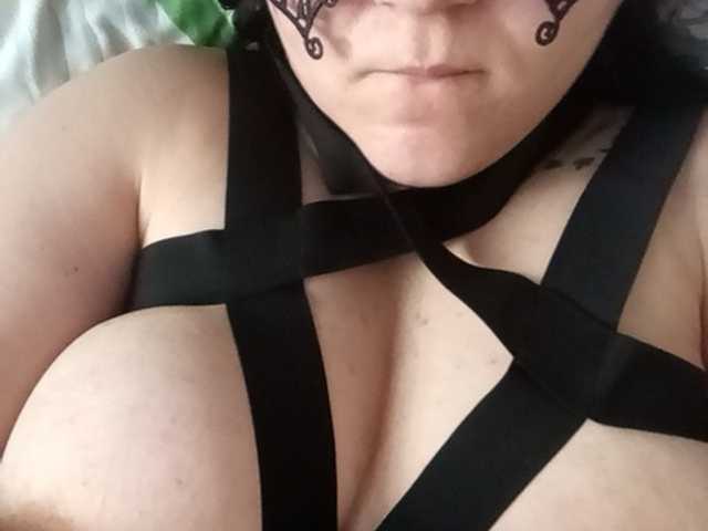 Welcome to my chat room! Feel free to say hi 😊