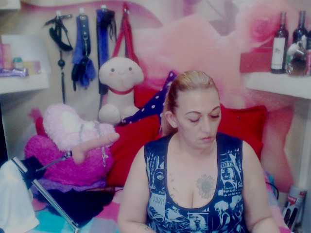 Photos annysalazar I want to premiere my new toy come help me achieve my goal 100 tokens