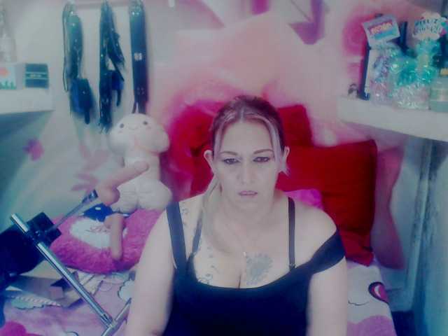 Photos annysalazar Hello, welcome to my room! : Please, without demands! Pray or ask! First advice! My Lovense is active, I will be very happy if you make my pussy wet even more.