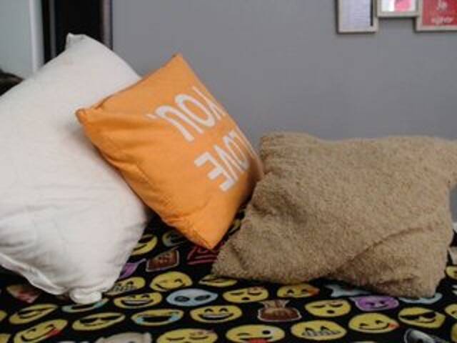 Broadcast screenshots ArianaRoberts