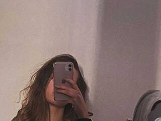 Erotic video chat AriellaFerr00