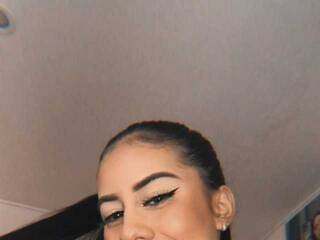 Erotic video chat AriWeet