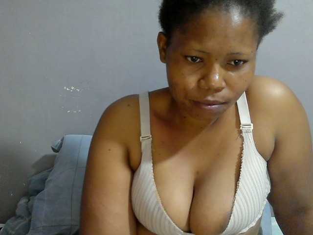 Welcome to my chat room! Feel free to say hi 😊