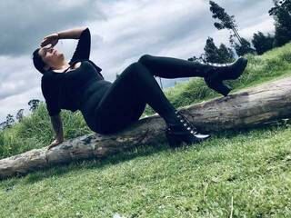 Erotic video chat bella-devil