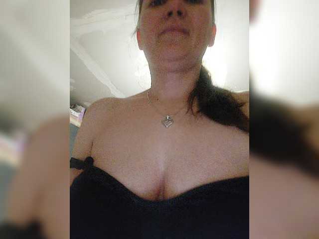Photos Bellashow Breasts....70 tokensPussy....150 tokensInserted dildo in pussy.....400 tokensFully undressed..... 200 tokensHi guys a little help if you like me so i can finish renovating my house .....5000 tokens Thanks i kiss you