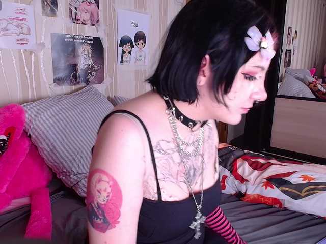 Welcome to my chat room! Feel free to say hi 😊