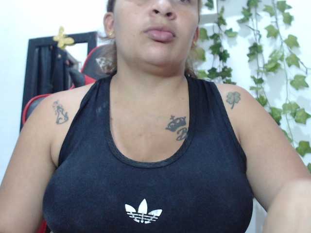 Broadcast screenshots BeverlyCum