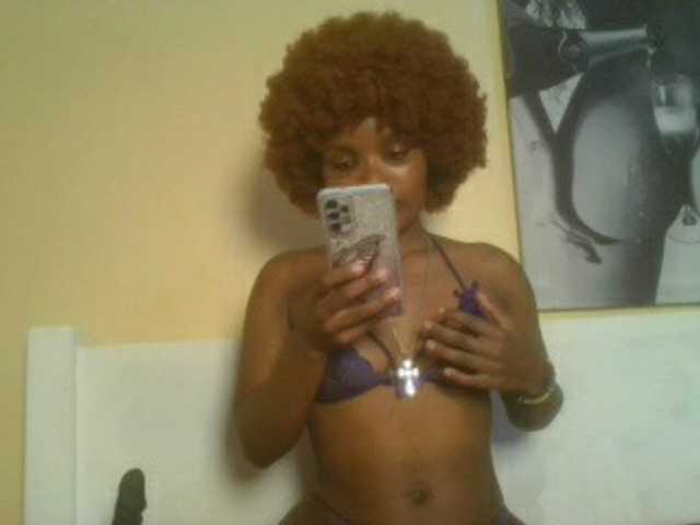 Welcome to my chat room! Feel free to say hi 😊