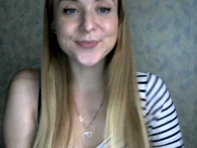 Broadcast screenshots blonde-kisses