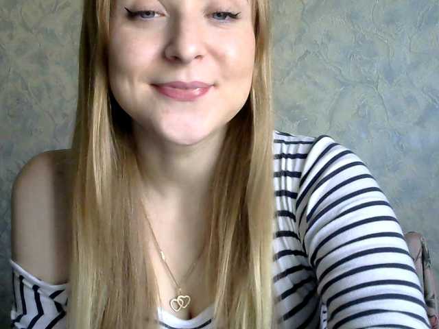 Broadcast screenshots blonde-kisses