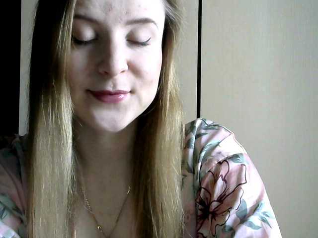 Broadcast screenshots blonde-kisses