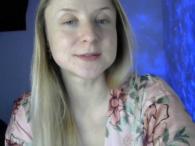 Broadcast screenshots blonde-kisses