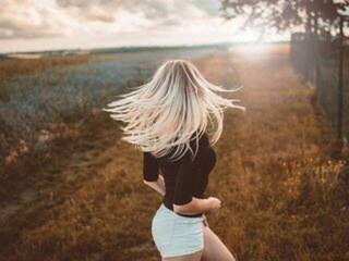 Erotic video chat BlondGirll21