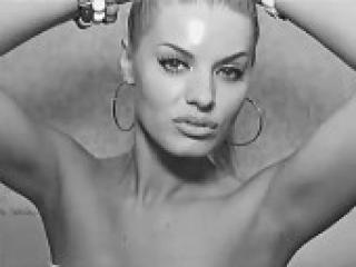 Erotic video chat blondiestar