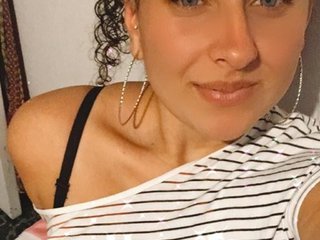 Erotic video chat Blueyes-latin