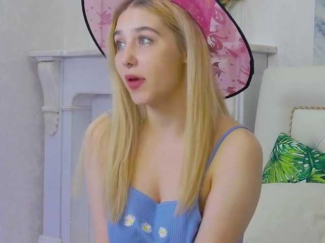 Broadcast screenshots BondGirla