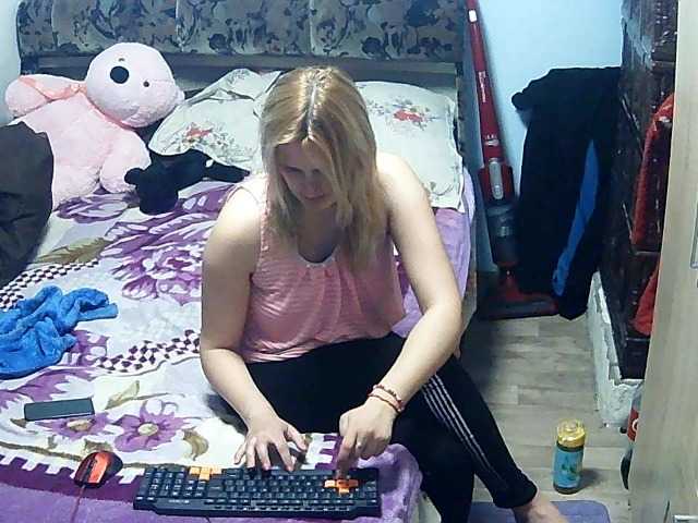 Photos BrendaLeeah new blondy different girl if you wish to know me come in my room